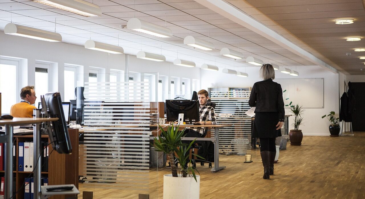 office-2360063_1280